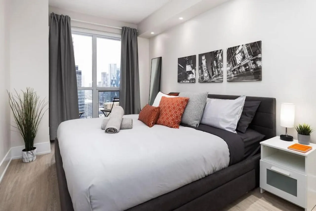Casa vacanze Villa Luxury Cn Tower View King Bed Balcony Free Park Toronto Canada