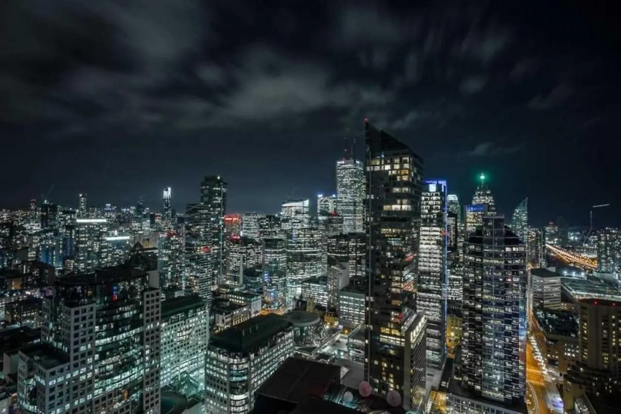 Villa Luxury Cn Tower View King Bed Balcony Free Park Toronto