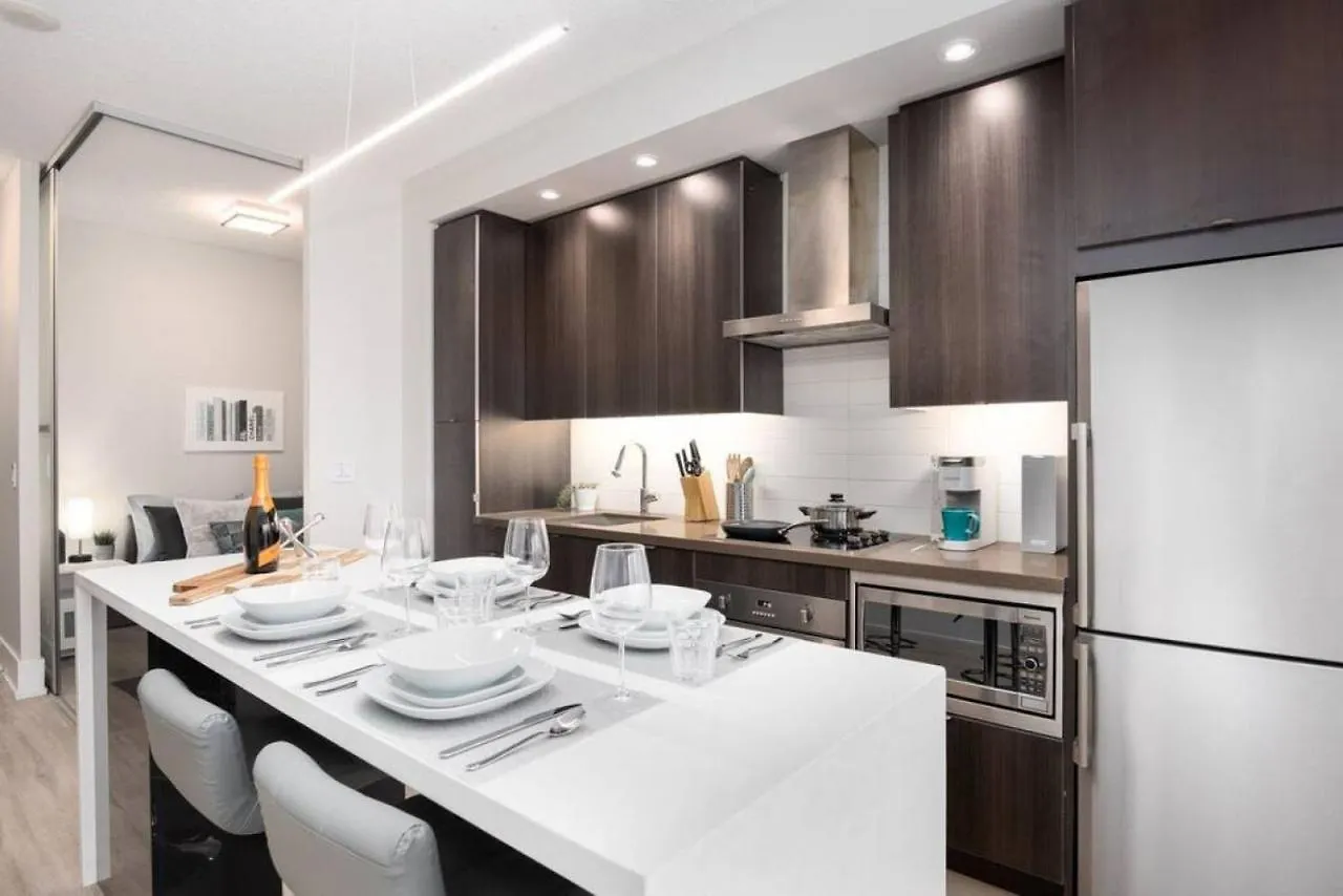 Casa vacanze Villa Luxury Cn Tower View King Bed Balcony Free Park Toronto Canada