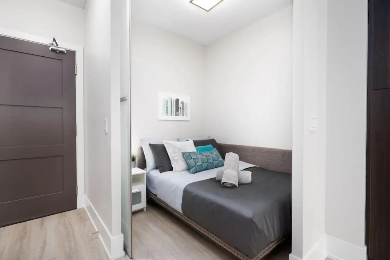 Villa Luxury Cn Tower View King Bed Balcony Free Park Toronto