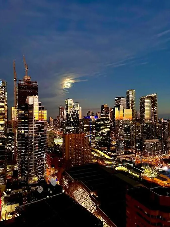 Casa vacanze Villa Luxury Cn Tower View King Bed Balcony Free Park Toronto